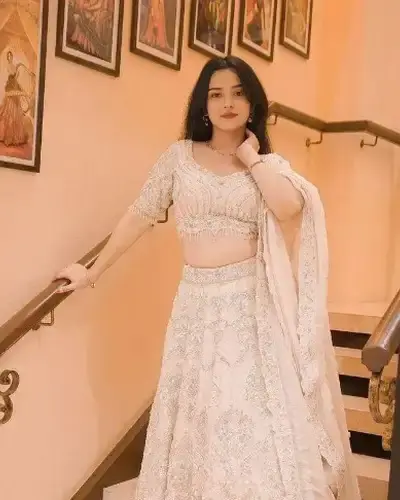 Escort Pakhanjur